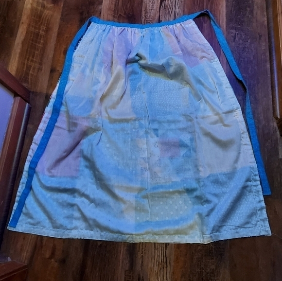 Handmade Patchwork Apron back is solid long length - Picture 8 of 8
